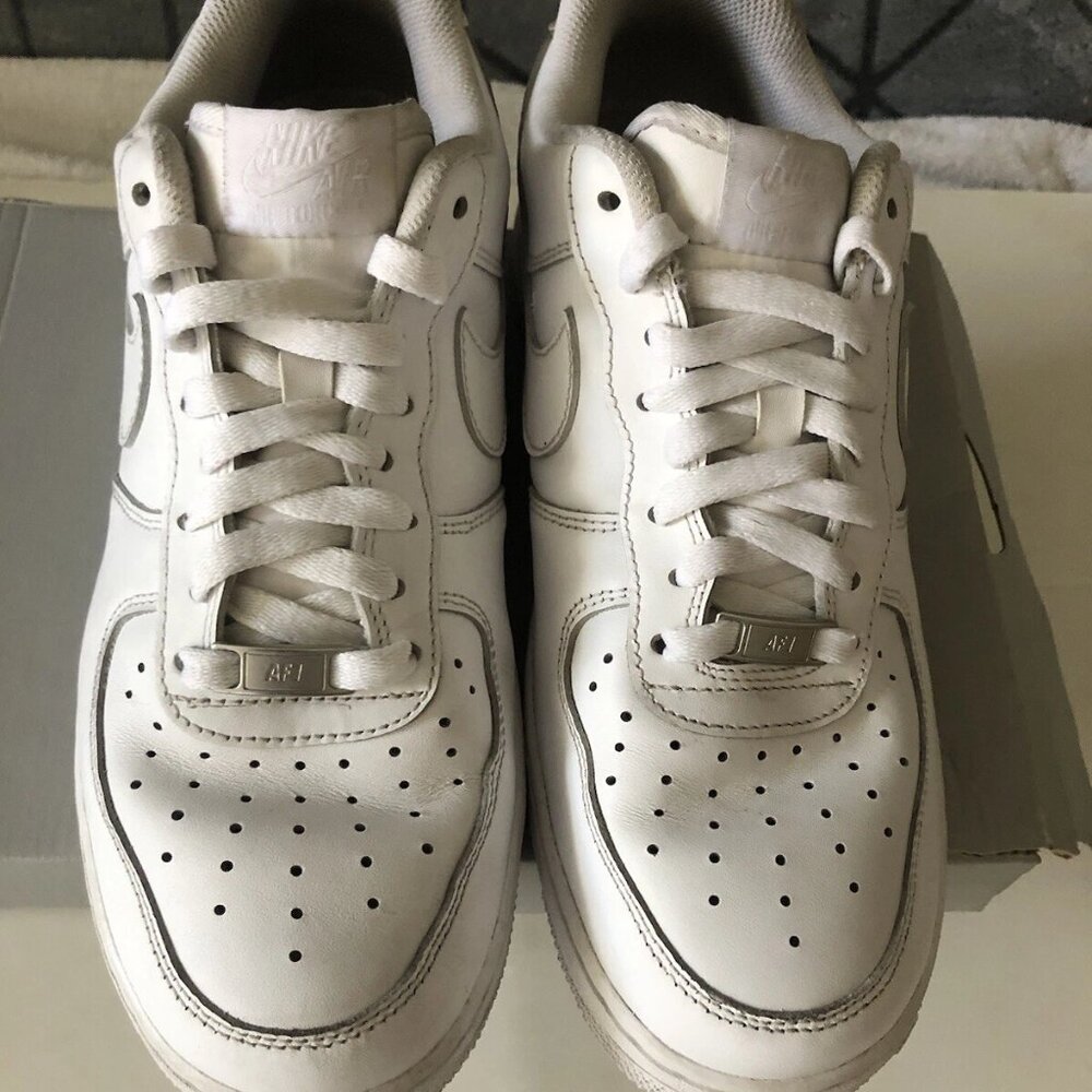 UIB Nike Air Force 1 '07 Low Men’s Triple White Sneakers Size 9